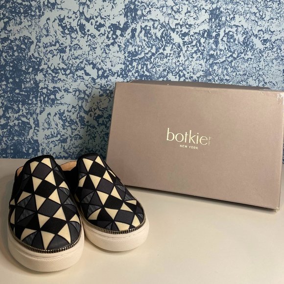 HAYDEN OPEN BACK SNEAKER BLACK/WHITE GEO - Picture 7 of 7